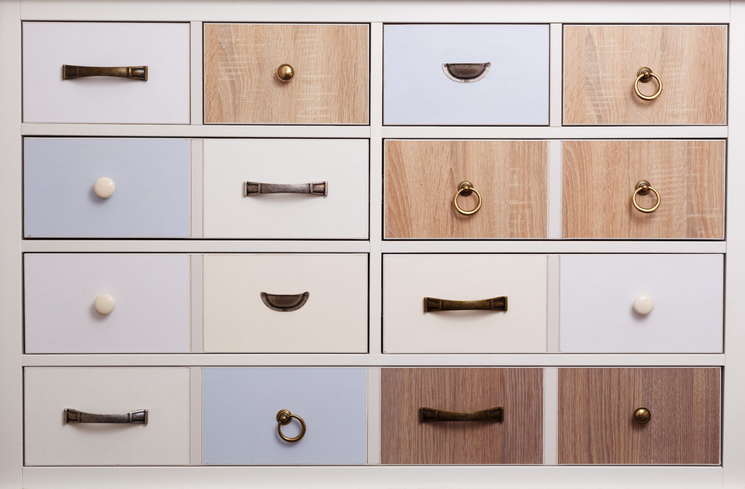 Kitchen drawers and cabinets